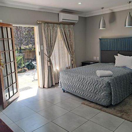 Constantia Manor Guest House Pretoria-Noord Exterior foto