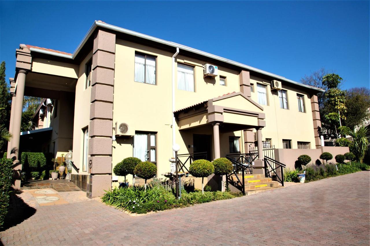 Constantia Manor Guest House Pretoria-Noord Exterior foto