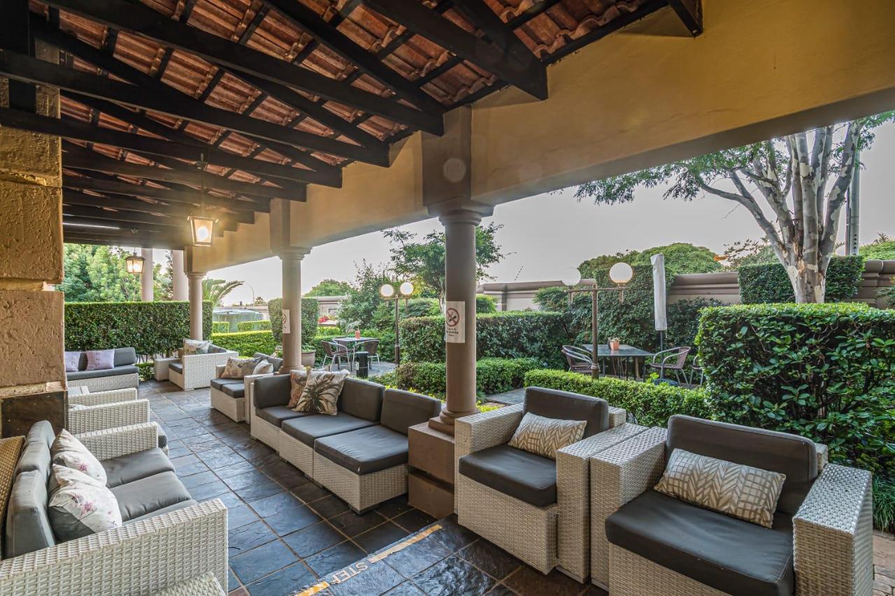Constantia Manor Guest House Pretoria-Noord Exterior foto