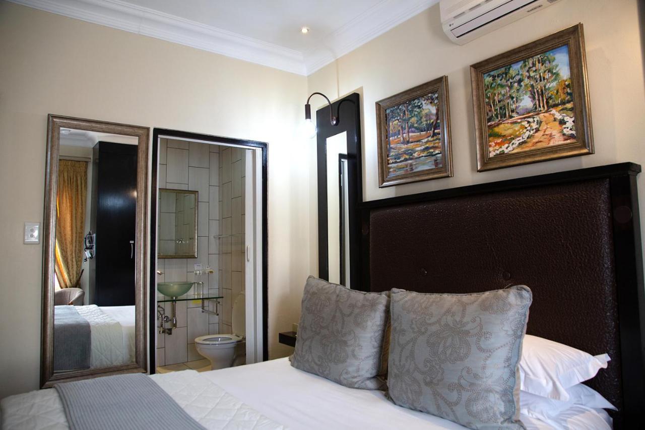 Constantia Manor Guest House Pretoria-Noord Exterior foto