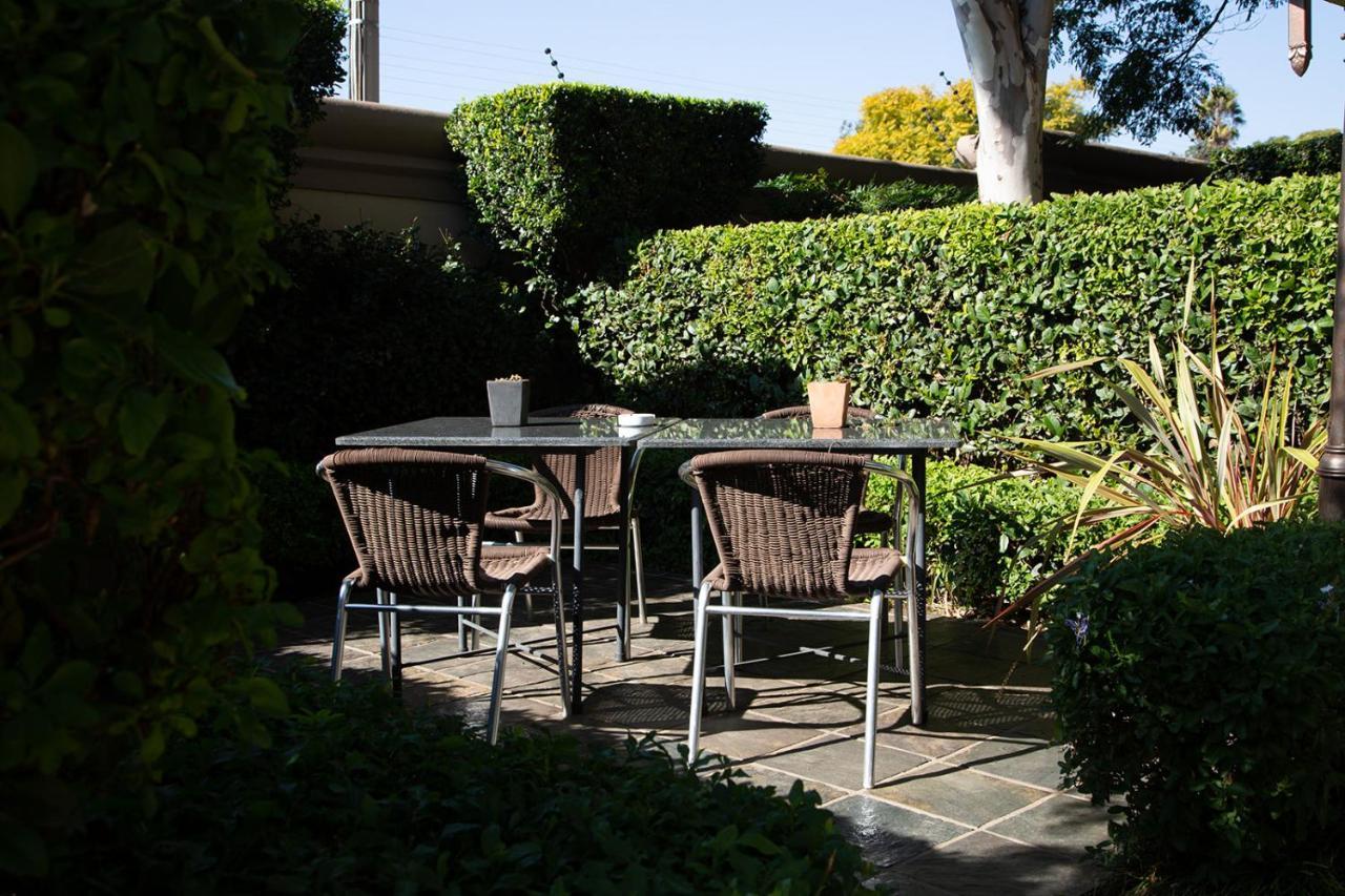Constantia Manor Guest House Pretoria-Noord Exterior foto