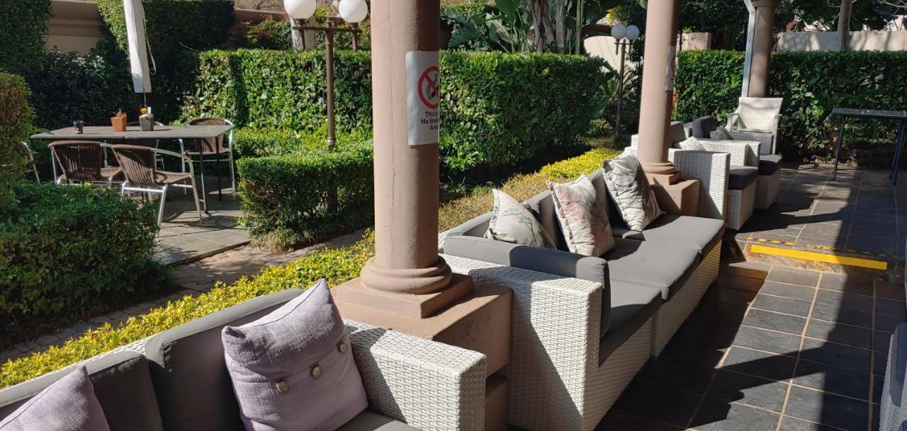 Constantia Manor Guest House Pretoria-Noord Exterior foto