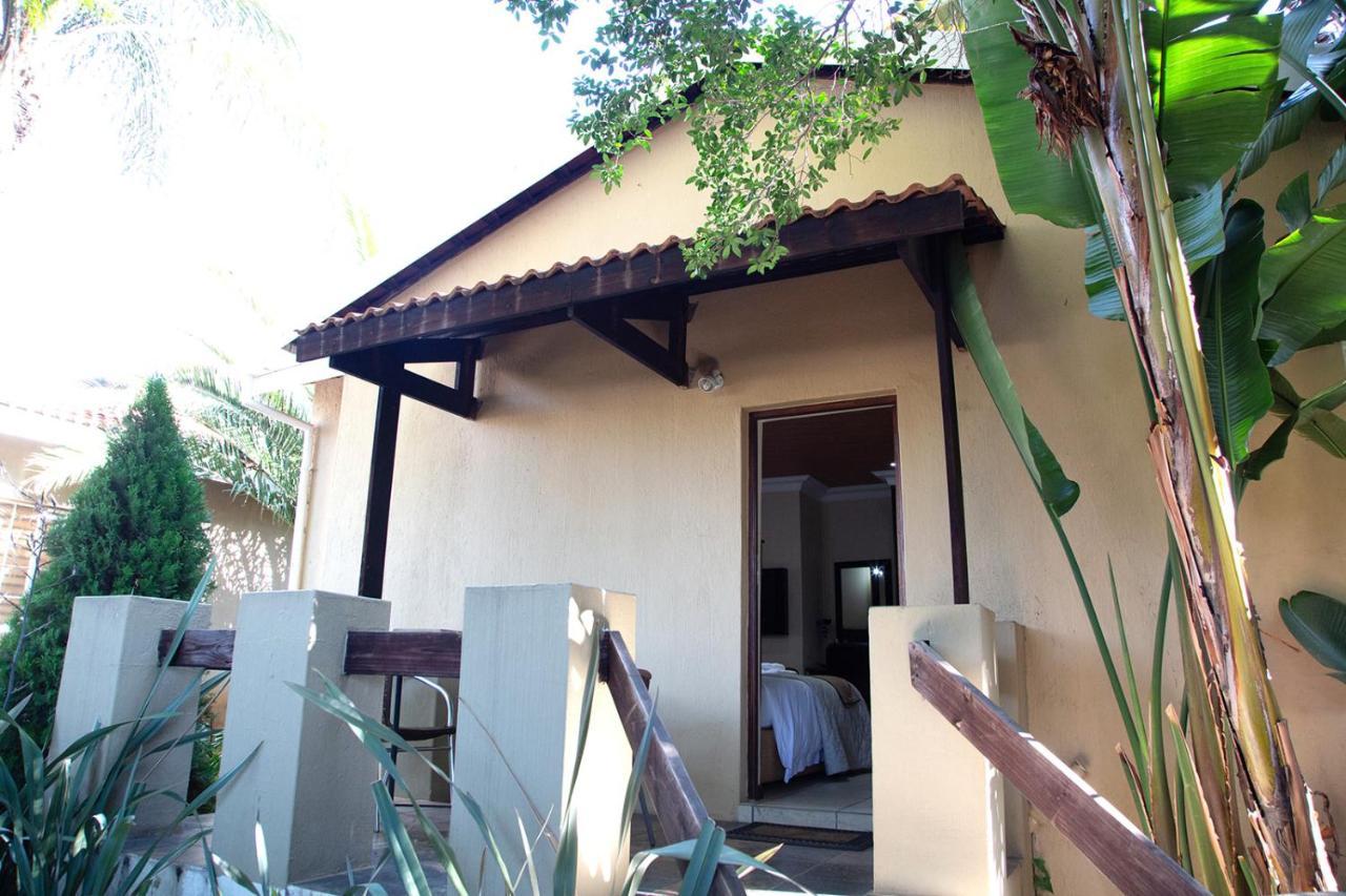 Constantia Manor Guest House Pretoria-Noord Exterior foto