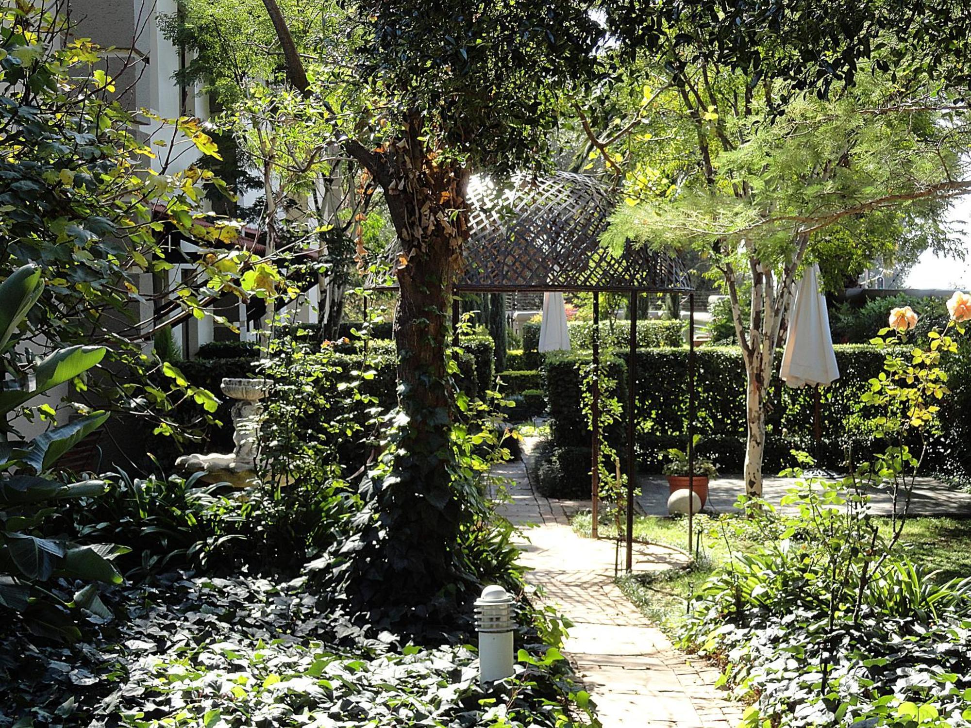 Constantia Manor Guest House Pretoria-Noord Exterior foto