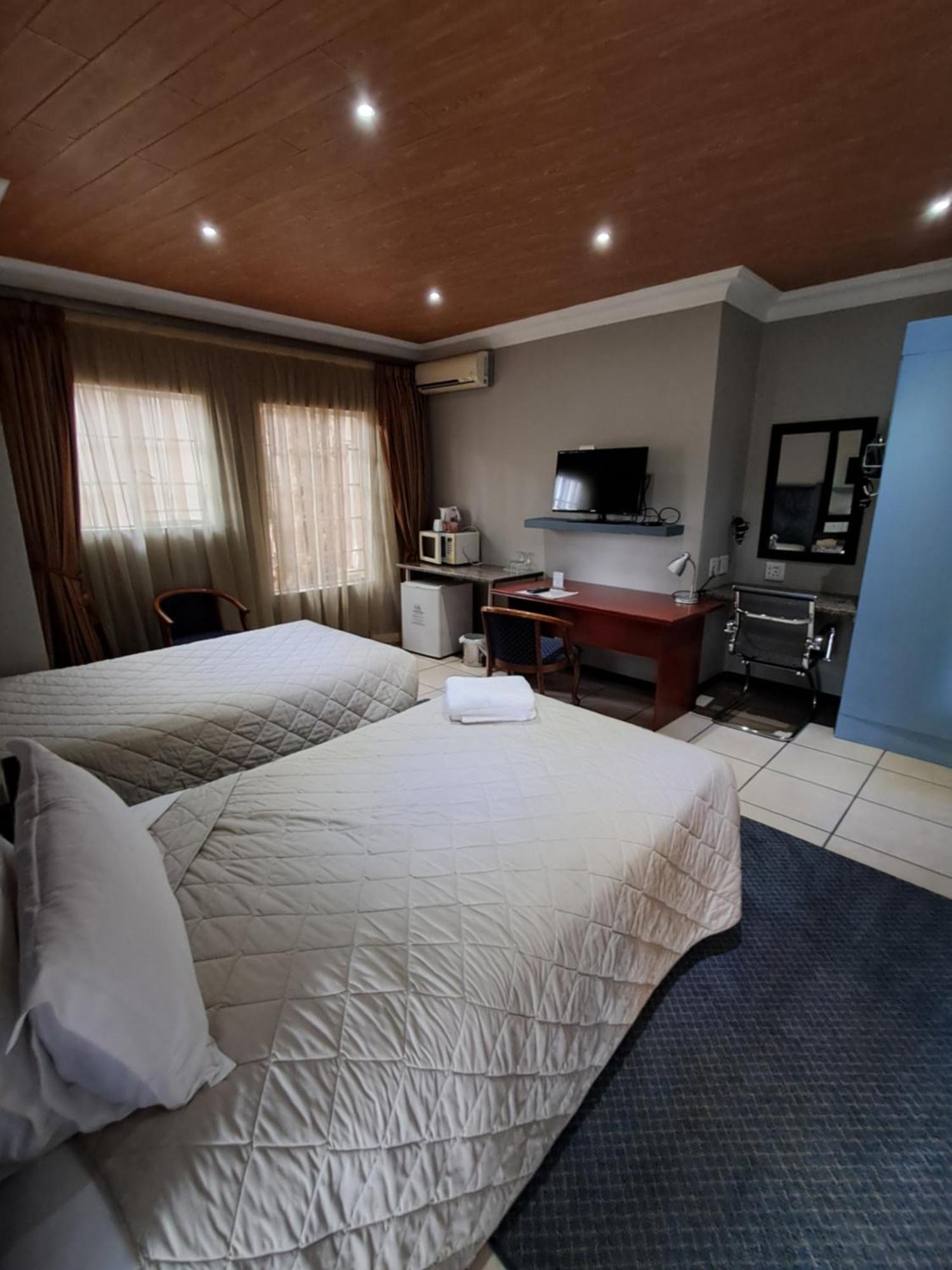 Constantia Manor Guest House Pretoria-Noord Exterior foto