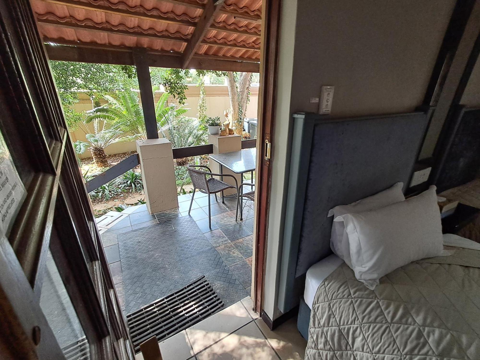 Constantia Manor Guest House Pretoria-Noord Exterior foto