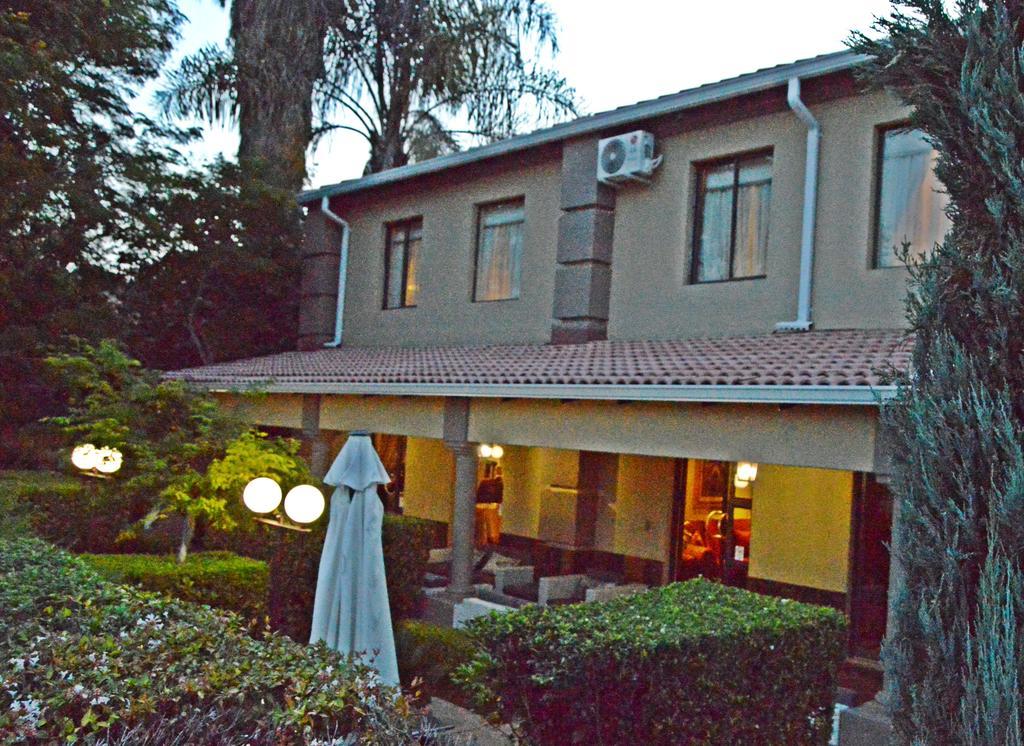 Constantia Manor Guest House Pretoria-Noord Exterior foto