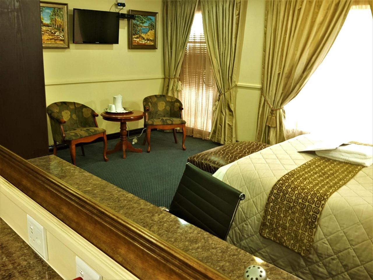 Constantia Manor Guest House Pretoria-Noord Exterior foto