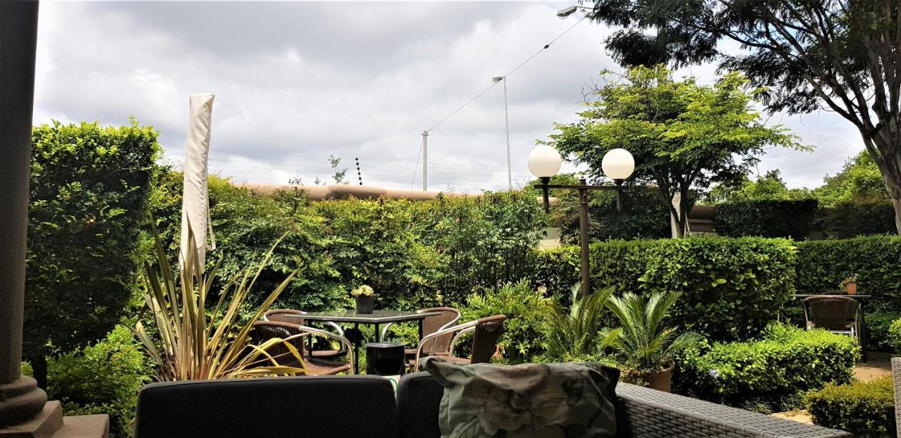 Constantia Manor Guest House Pretoria-Noord Exterior foto