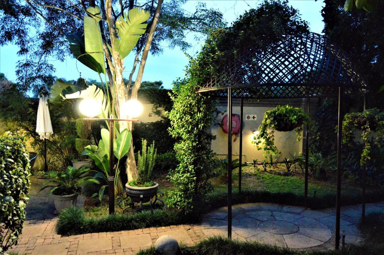 Constantia Manor Guest House Pretoria-Noord Exterior foto