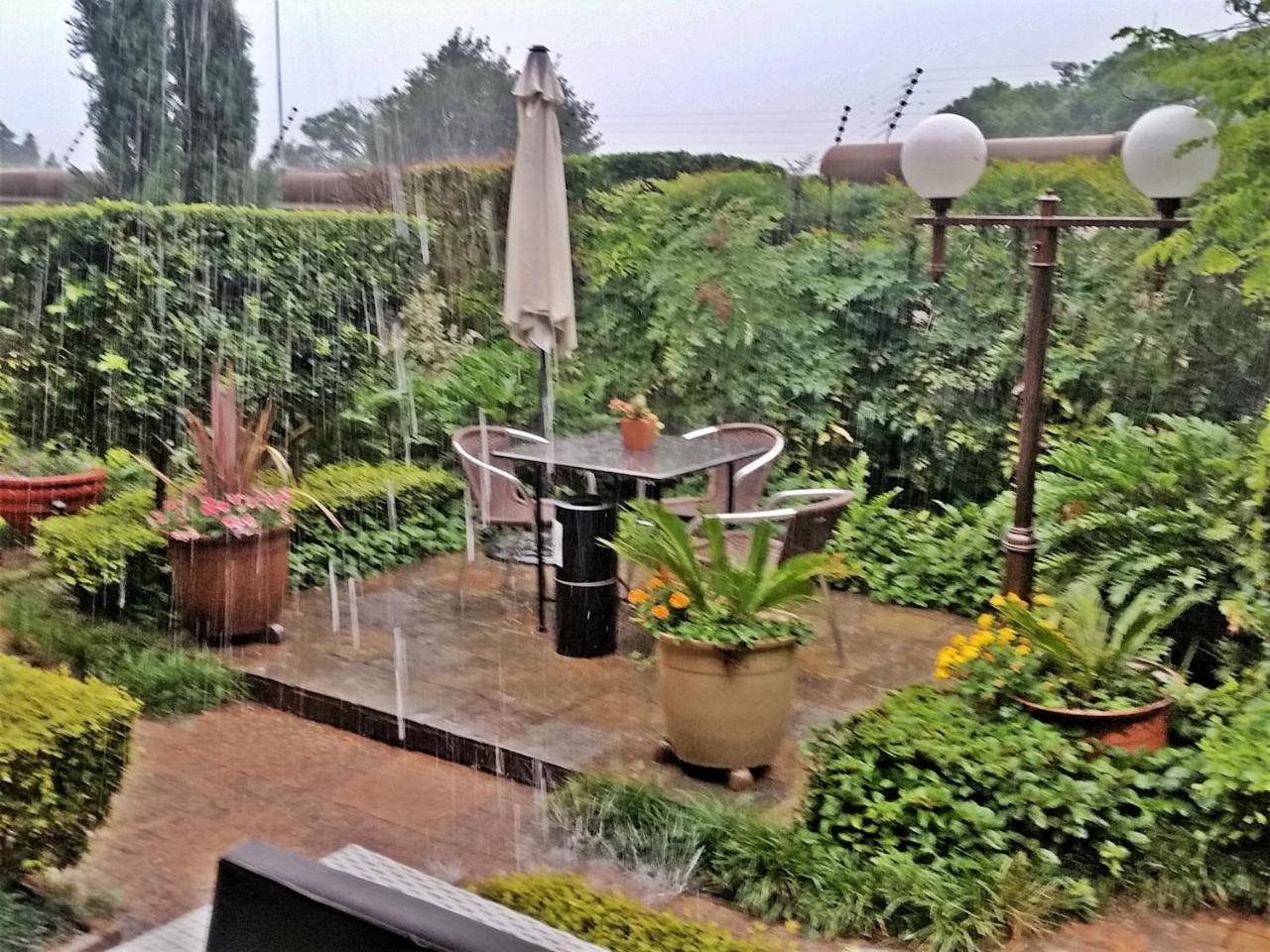 Constantia Manor Guest House Pretoria-Noord Exterior foto