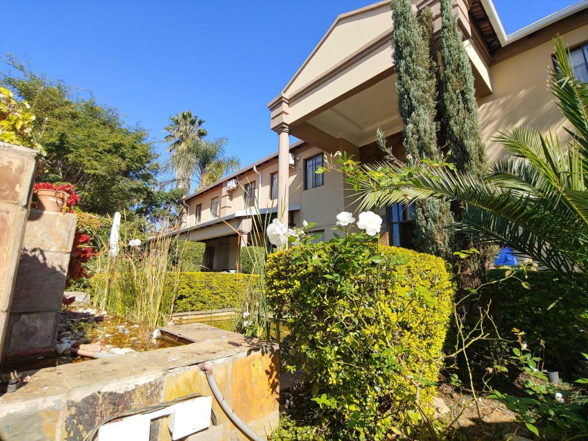 Constantia Manor Guest House Pretoria-Noord Exterior foto