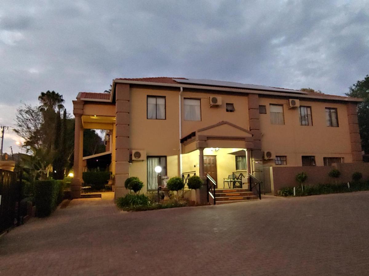 Constantia Manor Guest House Pretoria-Noord Exterior foto
